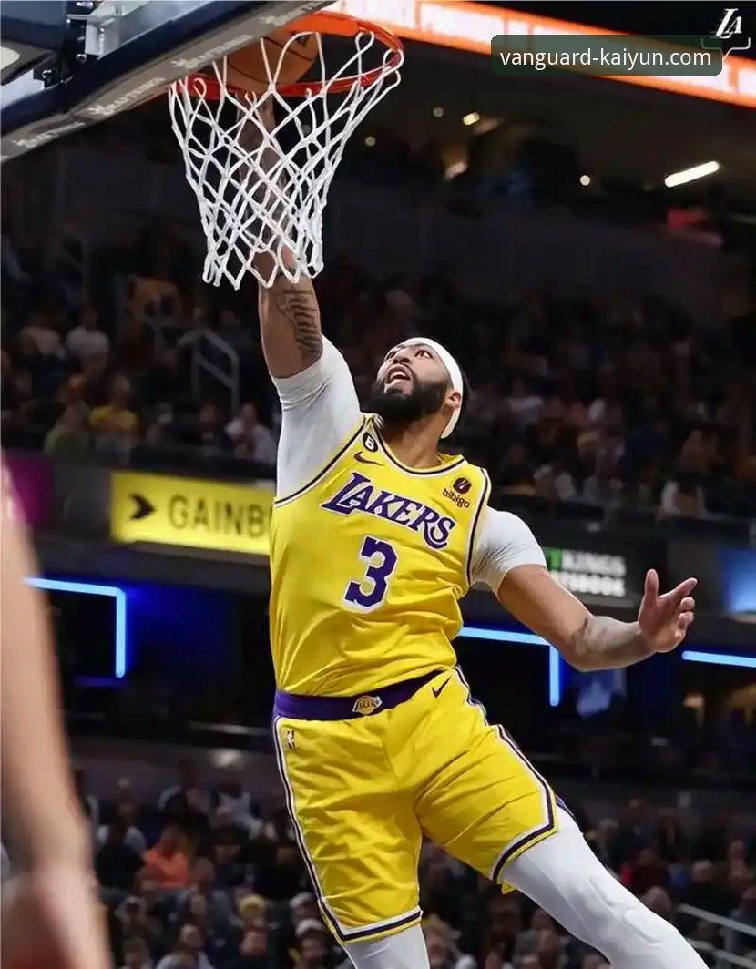 如何解读湖人客场险胜步行者背后的攻防博弈？